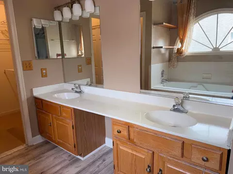 Bath - 9348 Creekview Dr, Laurel, MD 20708 photo 2 of 2