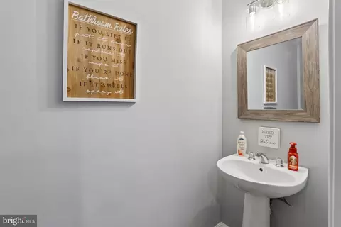 Entry Way - 4028 Ranch Rd, Marlboro, MD 20772 photo 5 of 5