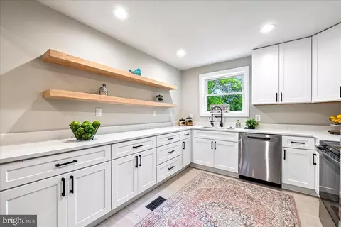 Kitchen - 6904 Friendship Rd, Clinton, MD 20735 photo 1 of 3