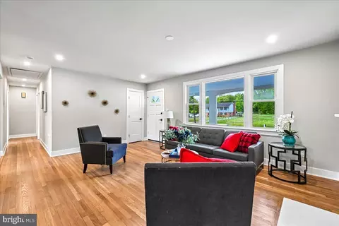 Entry Way - 6904 Friendship Rd, Clinton, MD 20735 photo 1 of 1