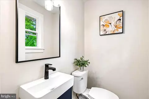 Bath - 6904 Friendship Rd, Clinton, MD 20735 photo 1 of 3
