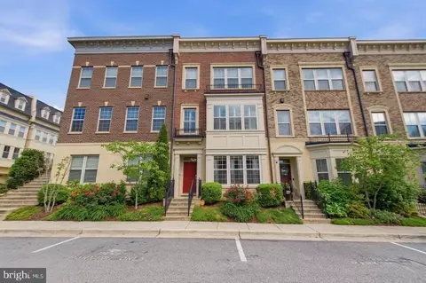 703 Quayside Ct #95, Oxon Hill, MD 20745