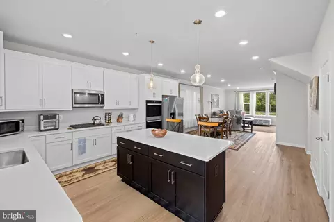 Kitchen - 4833 Vista Glen Ln, Lanham, MD 20706 photo 3 of 4