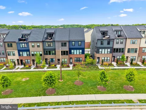 View/Area - 4833 Vista Glen Ln, Lanham, MD 20706 photo 1 of 8