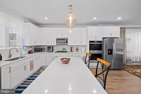 Kitchen - 4833 Vista Glen Ln, Lanham, MD 20706 photo 4 of 4