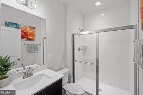 Bath - 4833 Vista Glen Ln, Lanham, MD 20706 photo 2 of 3