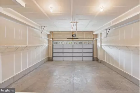 Entry Way - 4833 Vista Glen Ln, Lanham, MD 20706 photo 11 of 11