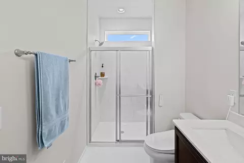 Bath - 4833 Vista Glen Ln, Lanham, MD 20706 photo 1 of 3