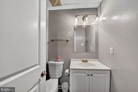 Bath - 14203 14203 Oakpointe Dr, Laurel, MD 20707 photo 2 of 3