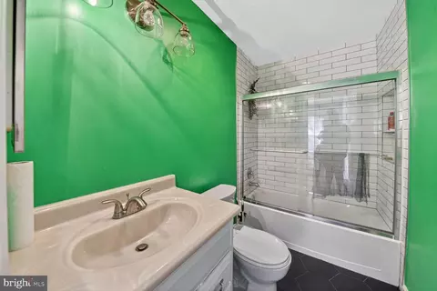 Bath - 14203 14203 Oakpointe Dr, Laurel, MD 20707 photo 1 of 3