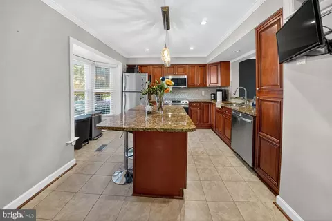 Kitchen - 14203 14203 Oakpointe Dr, Laurel, MD 20707 photo 2 of 3