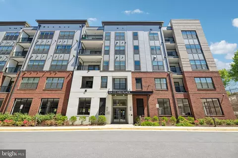 104 Saint Ives Pl #402, Oxon Hill, MD 20745