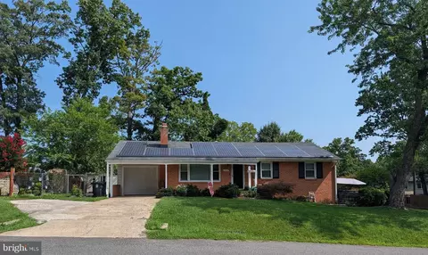 10028 Dubarry St, Glenn Dale, MD 20769