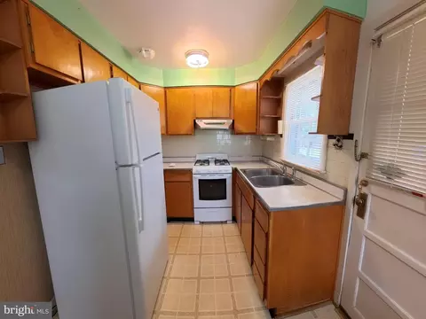 Entry Way - 9428 Washington Blvd, Lanham, MD 20706 photo 2 of 4