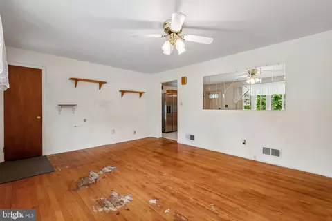 Living - 7302 Powhatan St, Lanham, MD 20706 photo 4 of 4