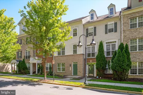 7907 Homefield Dr, Landover, MD 20785