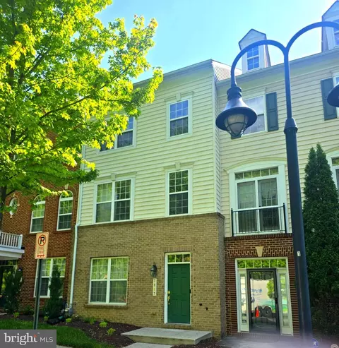 7907 Homefield Dr, Landover, MD 20785