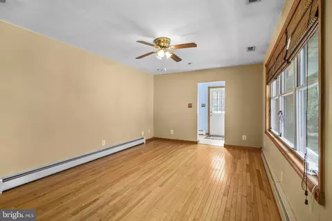 Living - 1100 Bryan Point Rd, Accokeek, MD 20607 photo 3 of 4