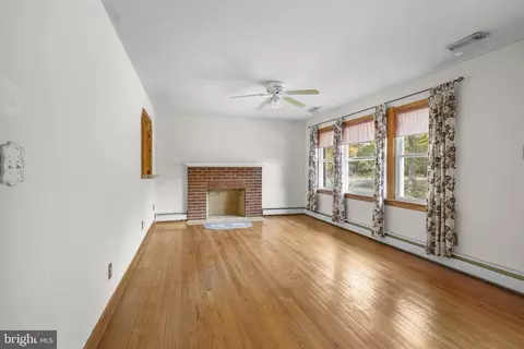 Living - 1100 Bryan Point Rd, Accokeek, MD 20607 photo 1 of 4