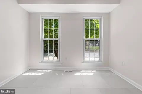 Living - 15732 Millbrook Ln #79, Laurel, MD 20707 photo 6 of 14