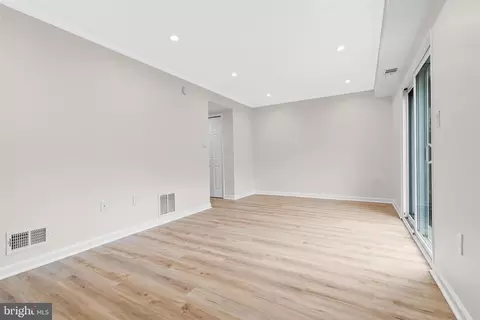 Living - 15732 Millbrook Ln #79, Laurel, MD 20707 photo 4 of 14