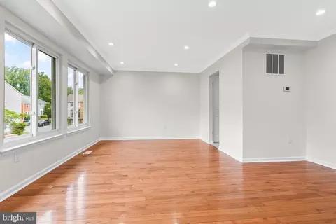 Living - 15732 Millbrook Ln #79, Laurel, MD 20707 photo 12 of 14