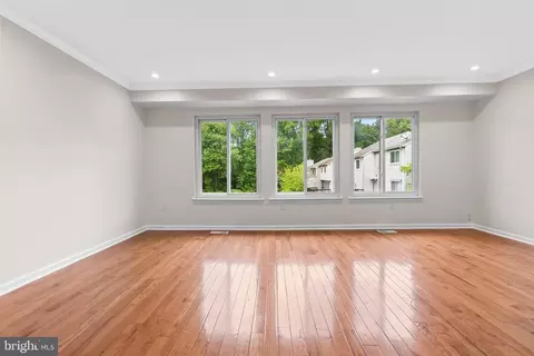 Living - 15732 Millbrook Ln #79, Laurel, MD 20707 photo 8 of 14