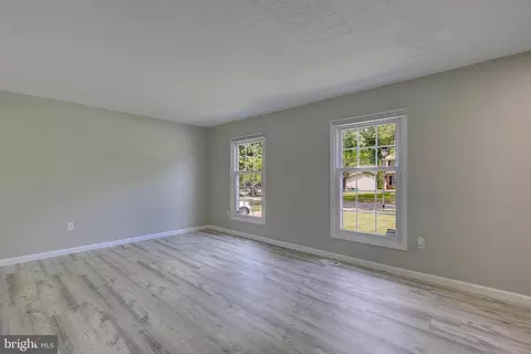 Living - 11611 Whittier Rd, Bowie, MD 20721 photo 3 of 13