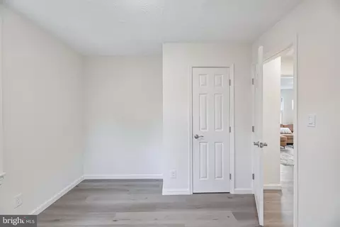Entry Way - 6710 Pine Grv, Suitland, MD 20746 photo 2 of 7