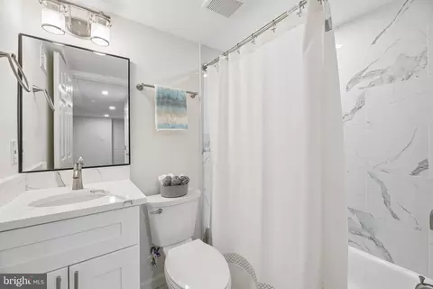 Bath - 6710 Pine Grv, Suitland, MD 20746 photo 4 of 4
