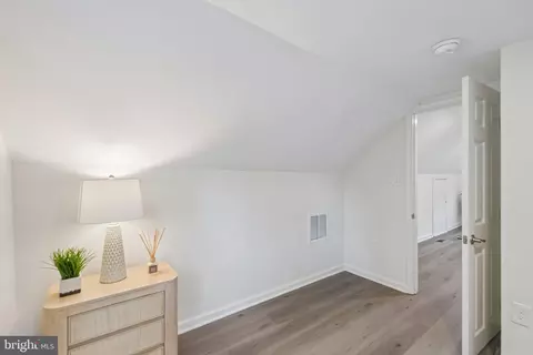 Entry Way - 6710 Pine Grv, Suitland, MD 20746 photo 5 of 7