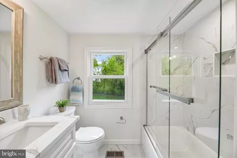 Bath - 6710 Pine Grv, Suitland, MD 20746 photo 3 of 4
