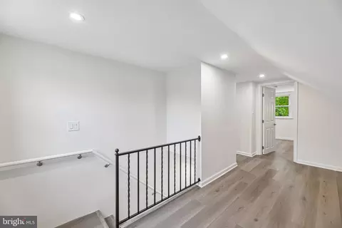 Entry Way - 6710 Pine Grv, Suitland, MD 20746 photo 4 of 7
