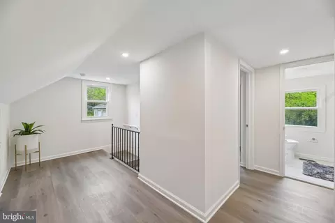 Entry Way - 6710 Pine Grv, Suitland, MD 20746 photo 3 of 7