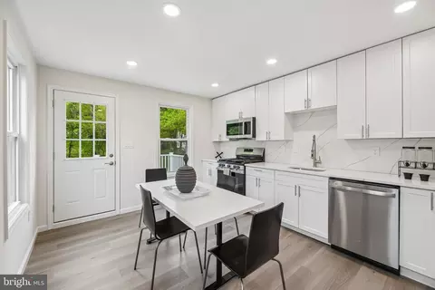 Entry Way - 6710 Pine Grv, Suitland, MD 20746 photo 1 of 7