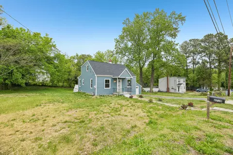 Exterior - 6710 Pine Grv, Suitland, MD 20746 photo 2 of 5