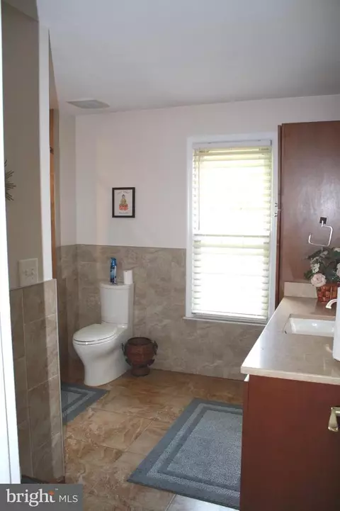 Bath - 8606 Compass Ct, Laurel, MD 20708 photo 5 of 6