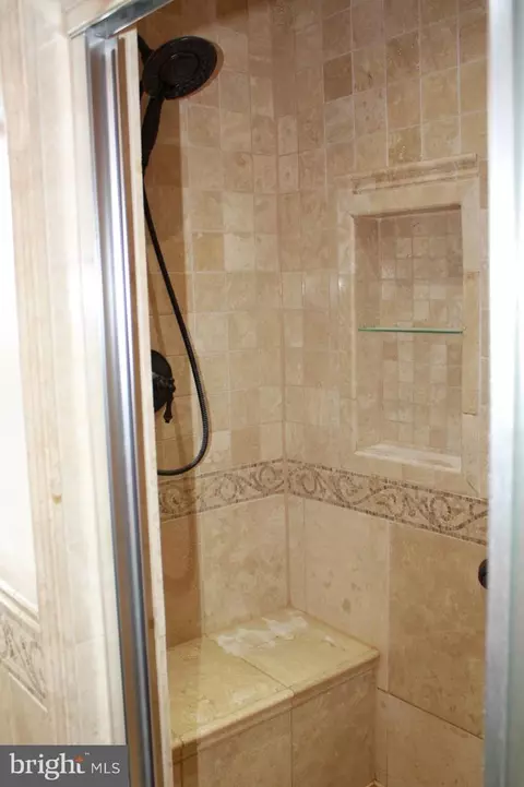 Bath - 8606 Compass Ct, Laurel, MD 20708 photo 3 of 6