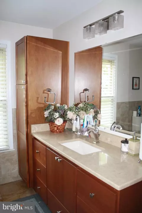 Bath - 8606 Compass Ct, Laurel, MD 20708 photo 6 of 6