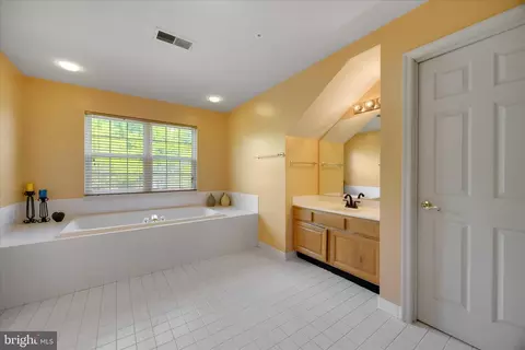 Bath - Undisclosed, Bowie, MD 20721 photo 4 of 7