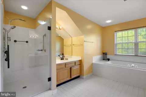 Bath - Undisclosed, Bowie, MD 20721 photo 3 of 7