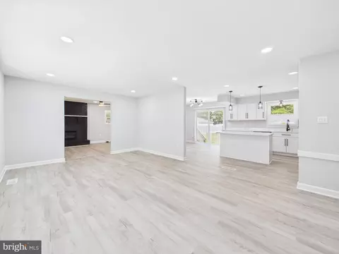 Living - 9604 Middleridge Ct, Brandywine, MD 20613 photo 1 of 11