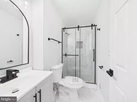 Bath - 9604 Middleridge Ct, Brandywine, MD 20613 photo 4 of 6