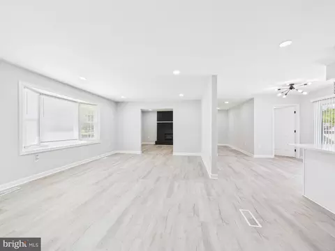 Living - 9604 Middleridge Ct, Brandywine, MD 20613 photo 9 of 11