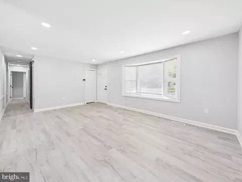 Living - 9604 Middleridge Ct, Brandywine, MD 20613 photo 3 of 11