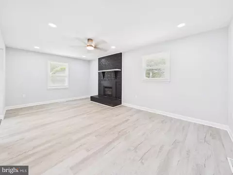 Living - 9604 Middleridge Ct, Brandywine, MD 20613 photo 6 of 11