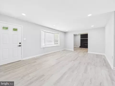 Living - 9604 Middleridge Ct, Brandywine, MD 20613 photo 2 of 11