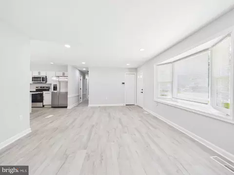 Living - 9604 Middleridge Ct, Brandywine, MD 20613 photo 5 of 11