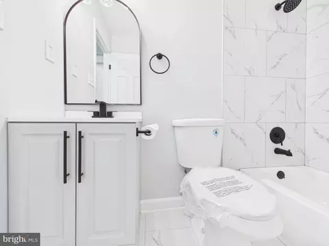 Bath - 9604 Middleridge Ct, Brandywine, MD 20613 photo 6 of 6