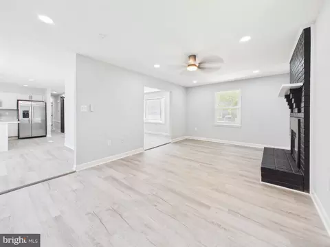 Living - 9604 Middleridge Ct, Brandywine, MD 20613 photo 10 of 11